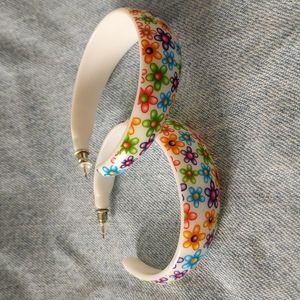 Colorful flower earrings. SO cute!